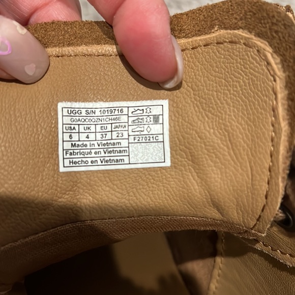 Brand new UGGs!!! - Picture 3 of 4